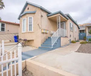 Photo 2 - Private vacation home with free parking!