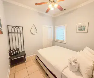 Photo 4 - Private vacation home with free parking!