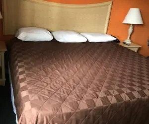 Photo 5 - Budget Inn