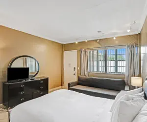 Photo 4 - Gorgeous Gem, Walk From the Ocean!!