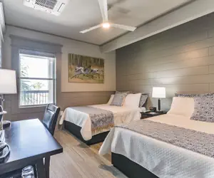 Photo 4 - Harborwalk Lodge