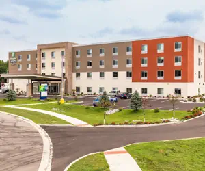 Photo 2 - Holiday Inn Express & Suites Elkhart North by IHG