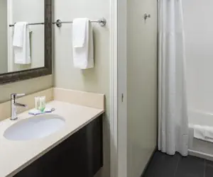 Photo 3 - Studio Suite 1 Queen Nonsmoke