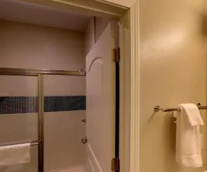 Photo 4 - 1 Bdrm 1 Kng Hearing Access Nonsmoking