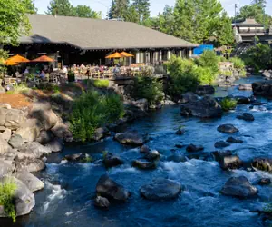 Photo 3 - Deluxe 2 Queen Beds for 4