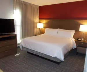 Photo 3 - 2 Bdrm Suite 1 King 2 Queen