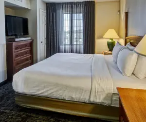 Photo 3 - 2 Bedroom Suite With 3 Queen Beds