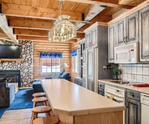 Photo 2 - 6 Bedroom Cabin