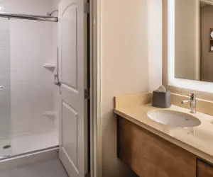 Photo 3 - Studio Suite 1 Queen Nonsmoke | Studio Suite 1 Queen Nonsmoking