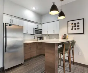 Photo 2 - 1 Bdrm Suite 1 King Nonsmoke