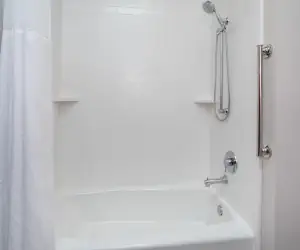 Photo 4 - 1 Bdrm 2 Qn Hearing Access Nonsmoking