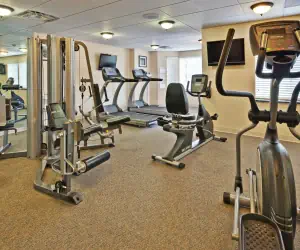 Photo 5 - Queen Riverview Studio Suite Nonsmoking