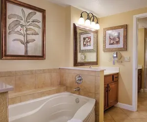 Photo 4 - 1-Bedroom Deluxe Unit - Near Disney!