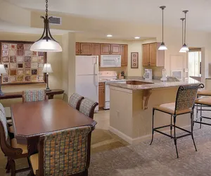Photo 5 - 1-Bedroom Deluxe Unit - Near Disney!