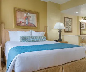 Photo 3 - 1-Bedroom Deluxe Unit - Near Disney!