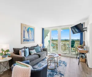 Photo 2 - Ground Floor Beach Front - Nov-Feb construction discount