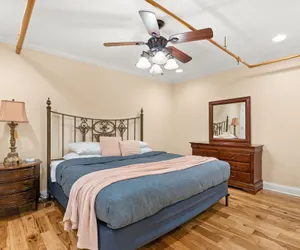 Photo 2 - The Dolly Parton 2 Blocks to Broadway