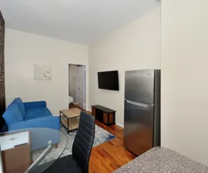 Photo 2 - Cozy 1BR in Murray Hill – Near Empire State & GC