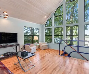 Photo 4 - Modern Treehouse: Views, Comfort & Attractions