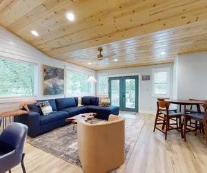 Photo 4 - Lake house with pier and grill