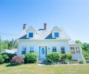 Photo 2 - Classic Maine farmhouse with modern amenities