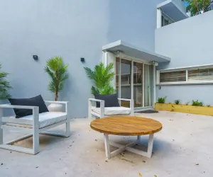 Photo 5 - Mins to Coral Gables & Airport - Free Parking