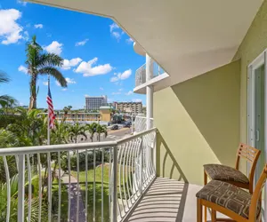 Photo 3 - Walk to Beach & Dining - Affordable Luxury