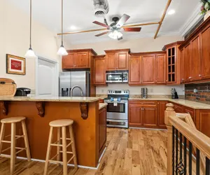 Photo 3 - The Dolly Parton 2 Blocks to Broadway