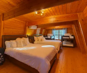 Photo 5 - Sleeps 12 | 3 bedrooms, 2.5 baths | Fenced yard | RV parking | Pet-friendly