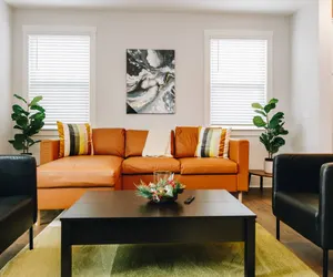 Photo 5 - Birdsong Bungalow - Uptown Retreat - 6 Beds