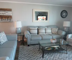 Photo 5 - Beachfront | Pool | Sleeps 6 | Family/Couple Ideal