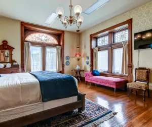 Photo 4 - The Bressmer - Ground Floor - 3 Bed / 2 Bath in Historical Victorian Manor