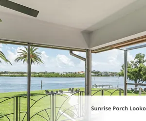 Photo 2 - Sunrise Porch Lookout – SK Collection by Siesta Stays