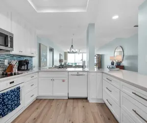 Photo 4 - Modern Beachfront Condo, Endless Views, Pool, Hot Tub, Navarre Beach