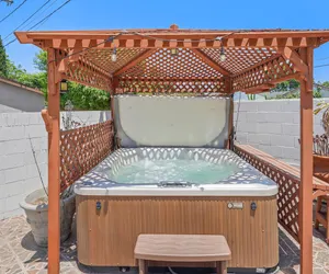 Photo 2 - Huge 5BR • Jacuzzi 15min to Disneyland • Sleeps 18