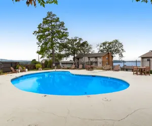 Photo 2 - Tranquil Retreat: Pool & Lake