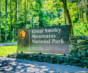 Photo 3 - 10 Mins to Downtown Gatlinburg~HotTub~Rockytop