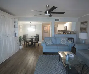 Photo 3 - Beachfront | Pool | Sleeps 6 | Family/Couple Ideal