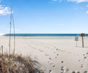 Photo 3 - Ground Floor Beach Front - Nov-Feb construction discount