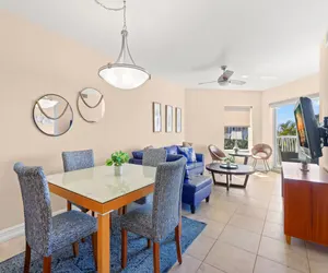 Photo 5 - Walk to Beach & Dining - Affordable Luxury