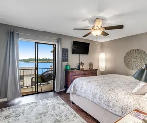 Photo 3 - Tranquil Retreat: Pool & Lake