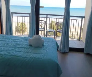 Photo 3 - Oceanfront HoneyMoon Suite*Jaccuzi*Pools*Downtown