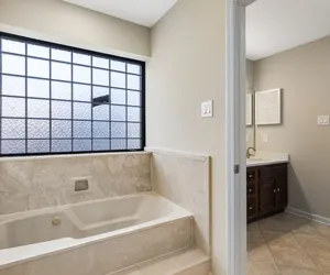 Photo 3 - 2BR Condo with Hot Tub & Pool