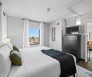 Photo 4 - New King Bed | Free Parking | Onsite Gym | Wifi