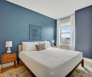 Photo 2 - Bright, Chic & Modern Suite in Downtown