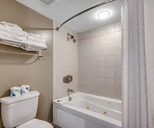 Photo 4 - Oceanfront condo w/ pools & sea view