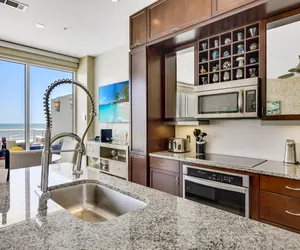 Photo 4 - XL Terrace, Lazy River, I/O Pools, Game Room, Spa, Beach, Luxury 2/2 Penthouse!