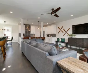 Photo 2 - Music City Gem! 2 Homes, 2 Rooftops, Sleeps 20!