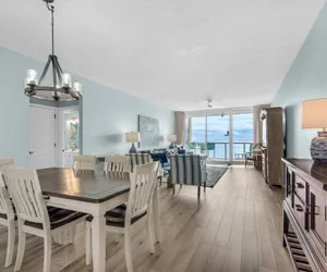 Photo 5 - Modern Beachfront Condo, Endless Views, Pool, Hot Tub, Navarre Beach