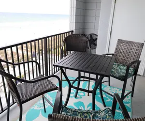 Photo 4 - Beachfront | 4th Flr | Pool | Gym | Family Friendl